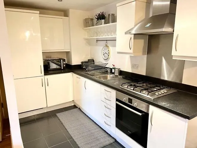 Modern 2 Bedroom Apartment Close To Center Zone 2 London