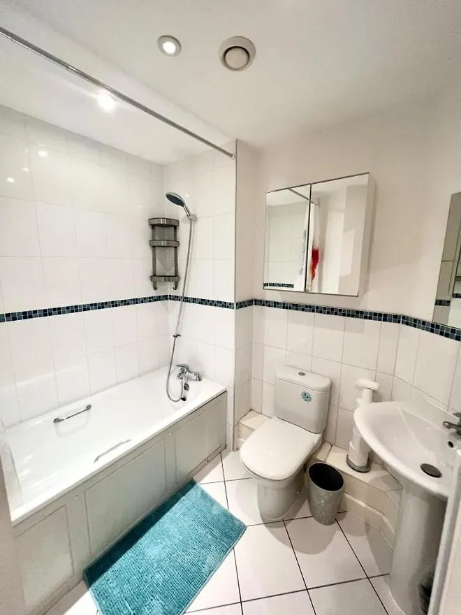 Modern 2 Bedroom Apartment Close To Center Zone 2 London United Kingdom