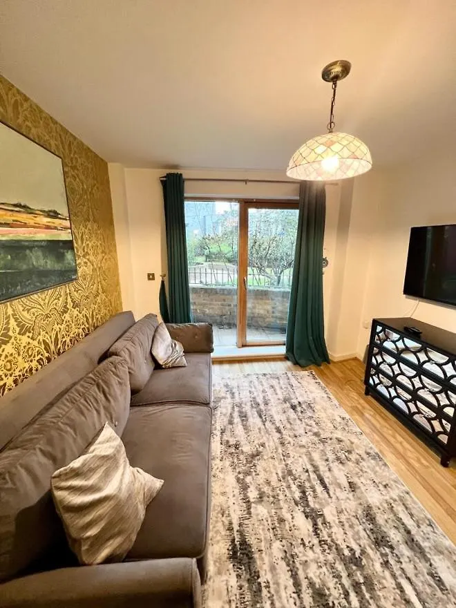 Modern 2 Bedroom Apartment Close To Center Zone 2 London 0*,  United Kingdom