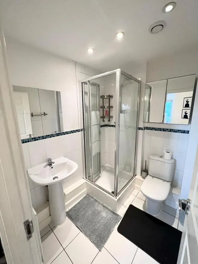 Modern 2 Bedroom Apartment Close To Center Zone 2 London