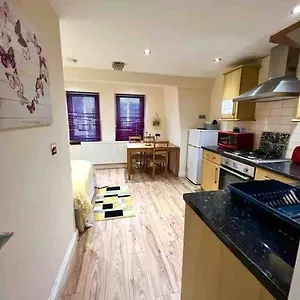 Cosy One Bedroom Flat In London