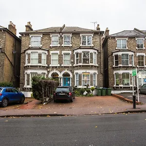 Hotel Oyo The Greenland, London